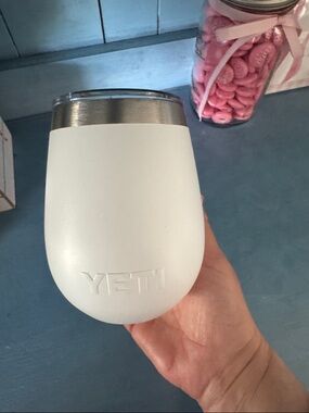 Yeti White Stainless Stemless Tumbler with Clear Lid